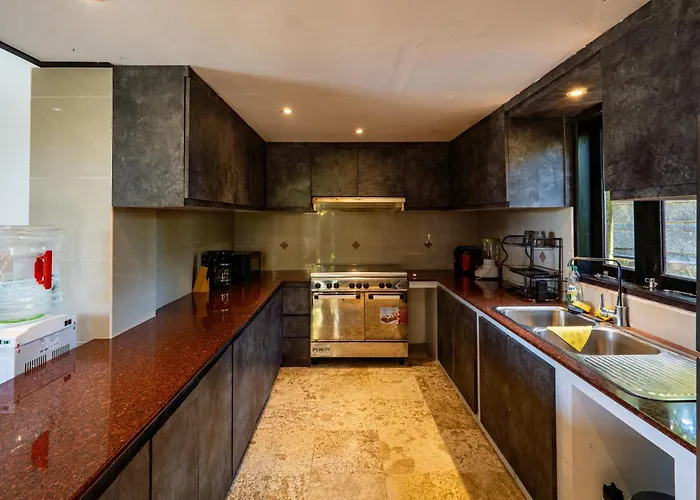 3br Beautiful Queen With Stunning Rice Field